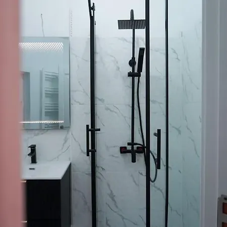 Good Vibe 2 Bdr Ap In Downtown Apartamento