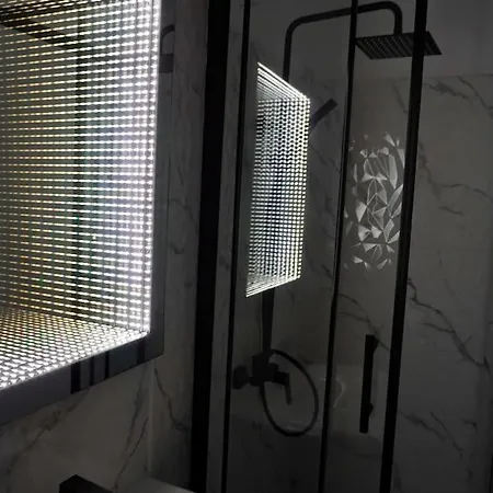 Good Vibe 2 Bdr Ap In Downtown