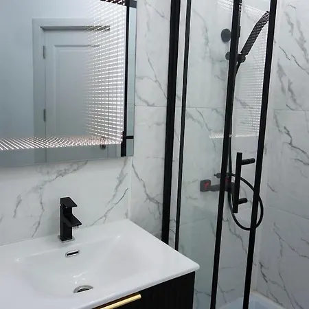 Good Vibe 2 Bdr Ap In Downtown بوخارست